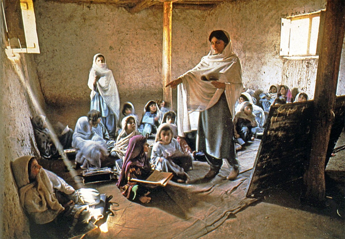 Afganistan’da bir kız Kur’an kursu