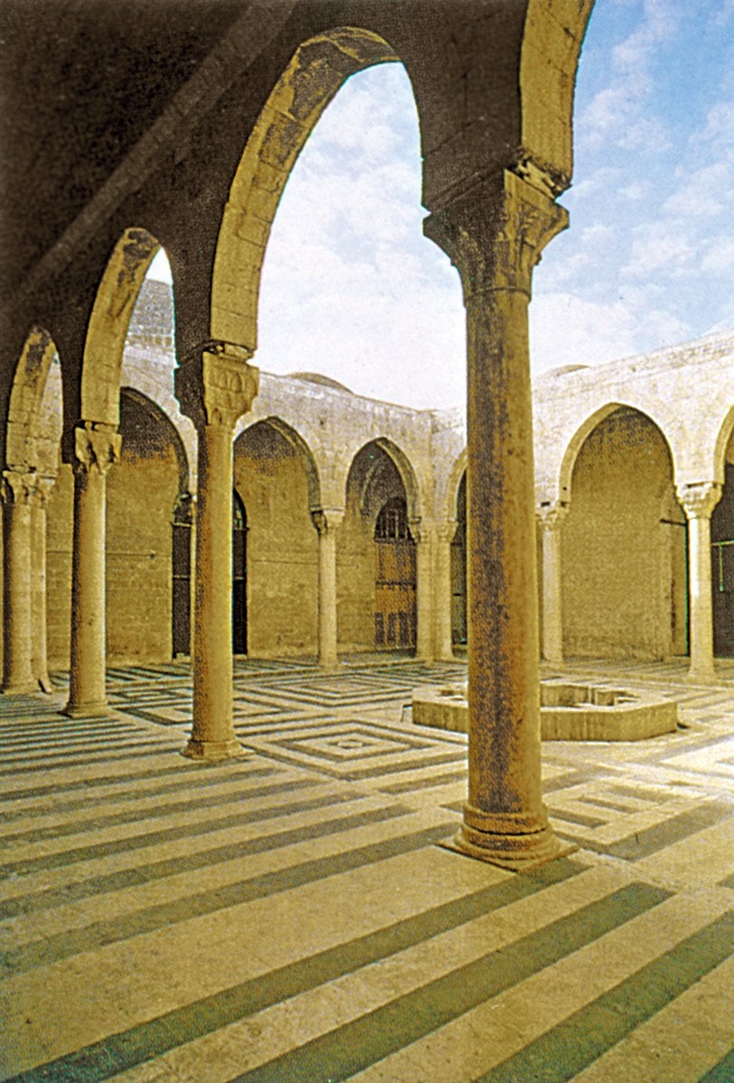 Firdevs Medresesi’nin avlusundan bir görünüş – Halep