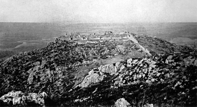 Habîbünneccâr dağı tepesindeki tarihî kale