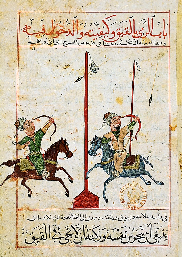 Atıcılık tâlimi yapan okçuları tasvir eden bir minyatür (İbn Ahî Hizâm, el-Maḥzûn câmiʿu’l-fünûn, Bibliothèque Nationale, MS, Arabe, nr. 2824, vr. 28a)