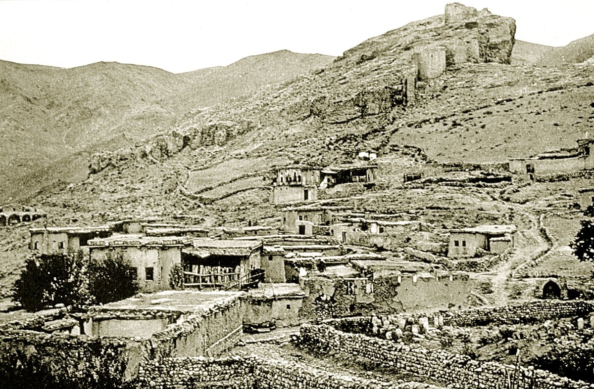 Divriği’nin 1930 yılında çekilmiş bir fotoğrafı (A. Gabriel, Monuments Turcs d’Anatolie, Paris 1934, II, lv. LXII-1)