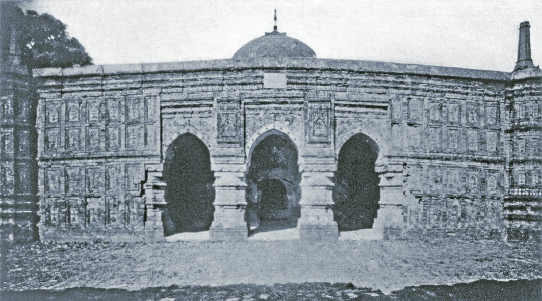 1530 tarihli Kadem Resul Camii – Gavr/Hindistan