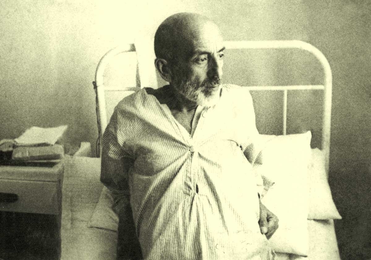 Mehmed Âkif Haziran 1936’da tedavi gördüğü Nişantaşı Sağlık Yurdu’nda(M. Ruyan Soydan koleksiyonu)