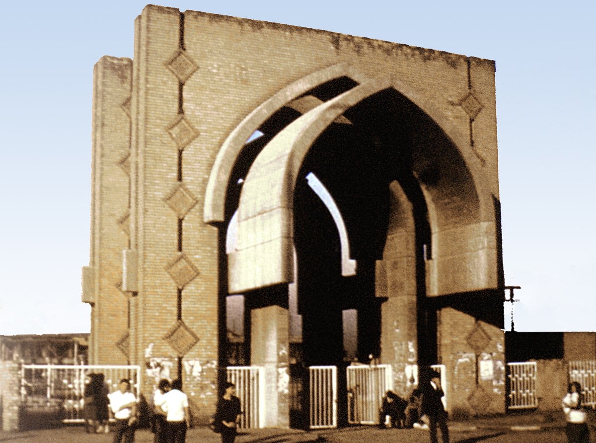 Müstansıriyye Üniversitesi’nin kapısı – Bağdat