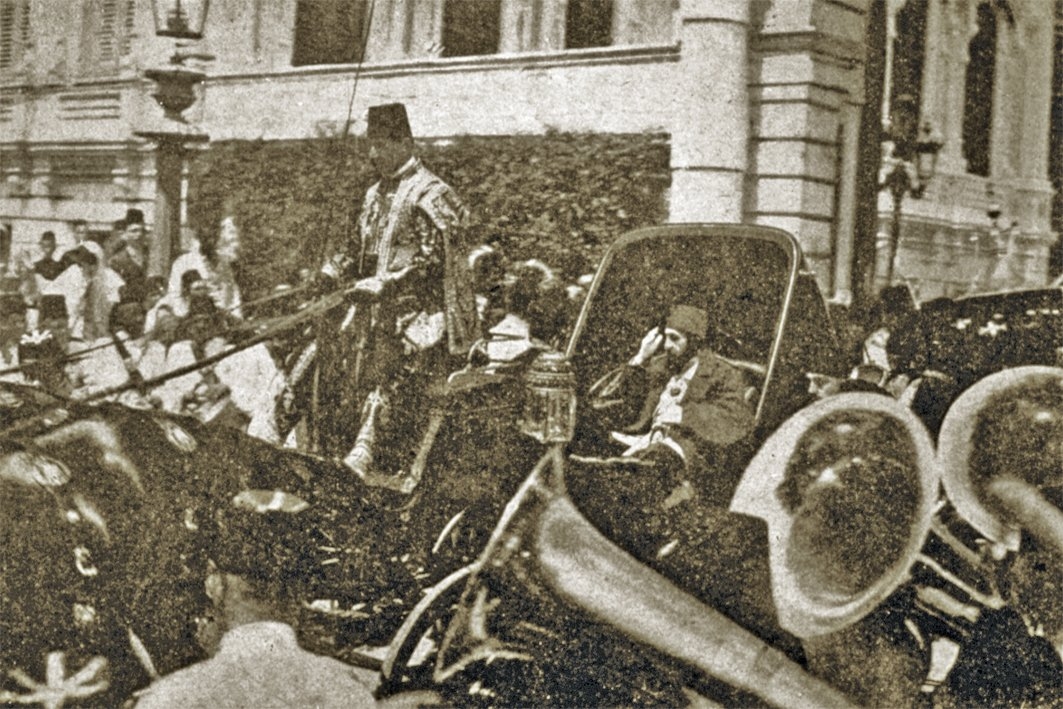 Hamidiye Camii önünde II. Abdülhamid’in bir cuma selâmlığı