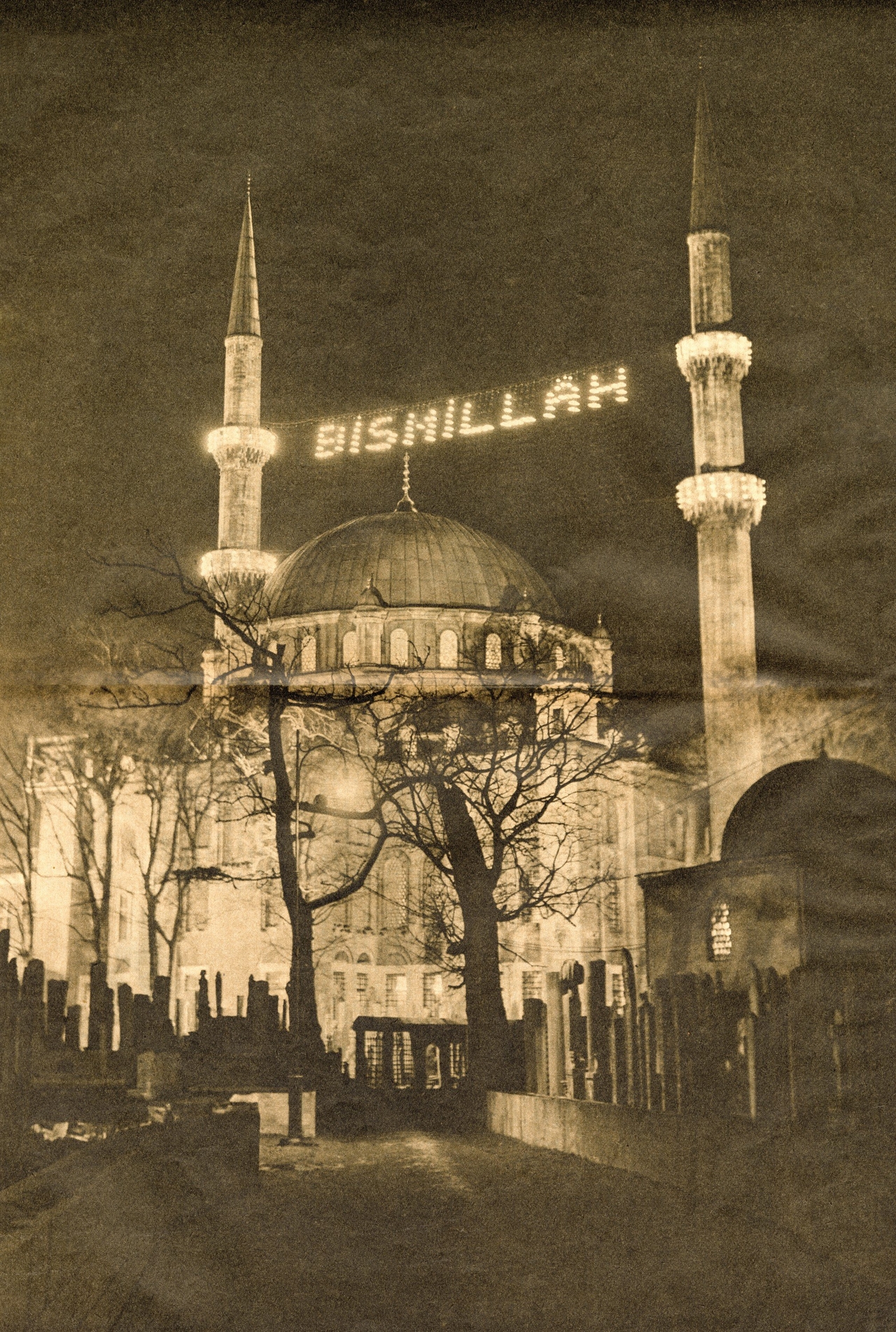 Eyüp Sultan Camii’nde “Bismillâh” mahyası(Hayat Mecmuası, sy. 13, 27 Mart 1959)
