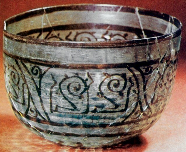 XI. yüzyıla ait Fâtımî sırlı kabı(Londra British Museum)