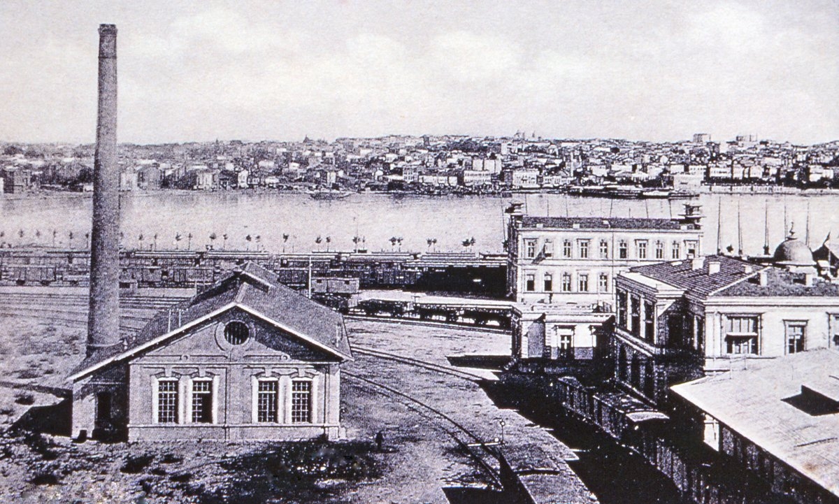 Haydarpaşa Limanı’nı gösteren eski bir kartpostal (İstanbul Belediyesi Atatürk Kitaplığı Kartpostal Koleksiyonu)
