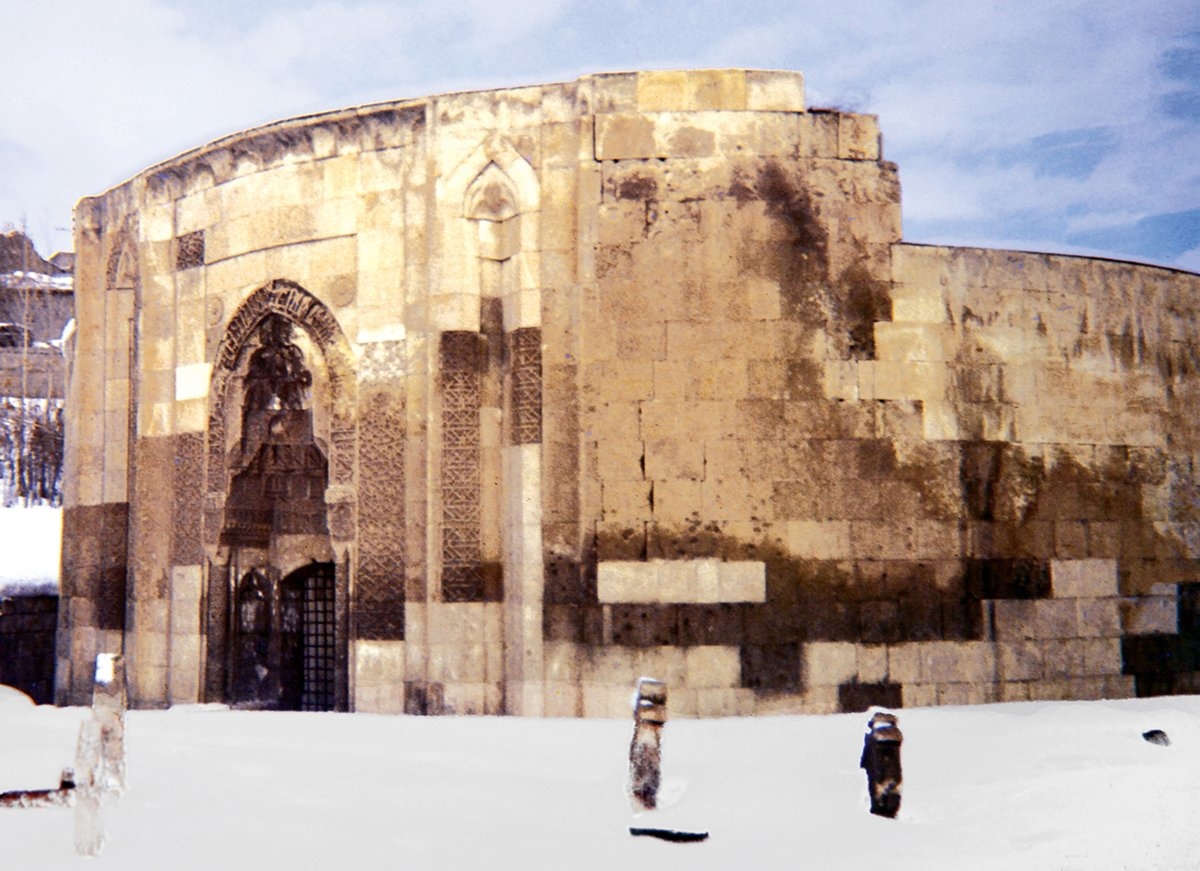 Mama Hatun Türbesi – Tercan/Erzincan