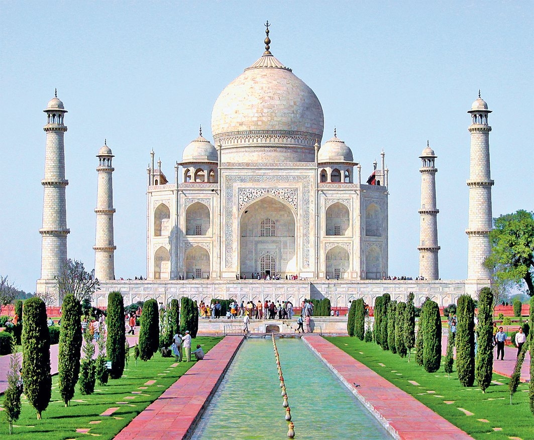 Agra’da Bâbürlü (Hint-Türk) mimarisinin en ünlü eseri Tac Mahal