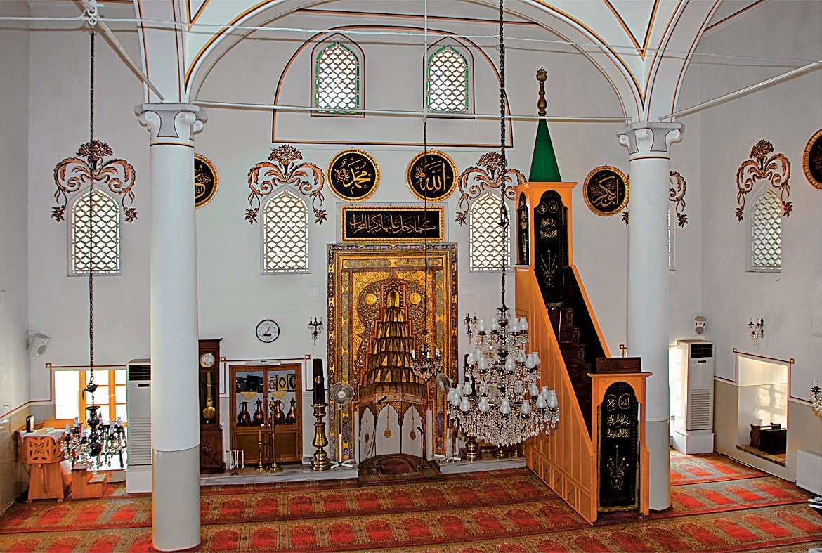 Üftâde Camii’nin içinden bir görünüş