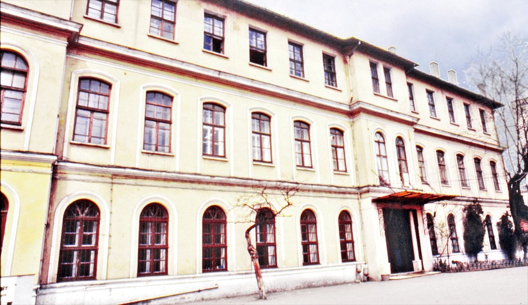 Dârülmaârif Mektebi’nin (bugün İstanbul Kız Lisesi) günümüzdeki durumu – Cağaloğlu/İstanbul