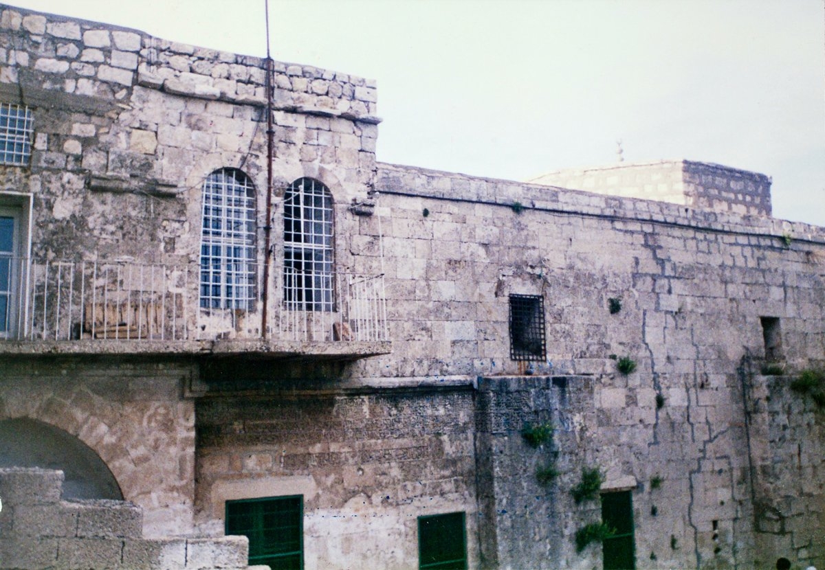Hatuniye Medresesi’nin kıbleye bakan cephesi – Mardin