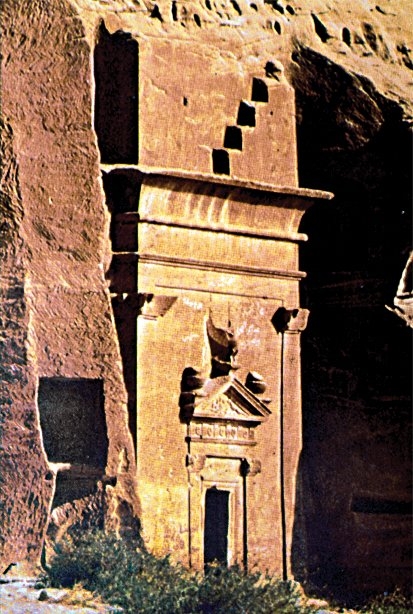 Nabatî Krallığı’nın son dönemine ait bir kaya mezarı – Kasrülbint/Suudi Arabistan