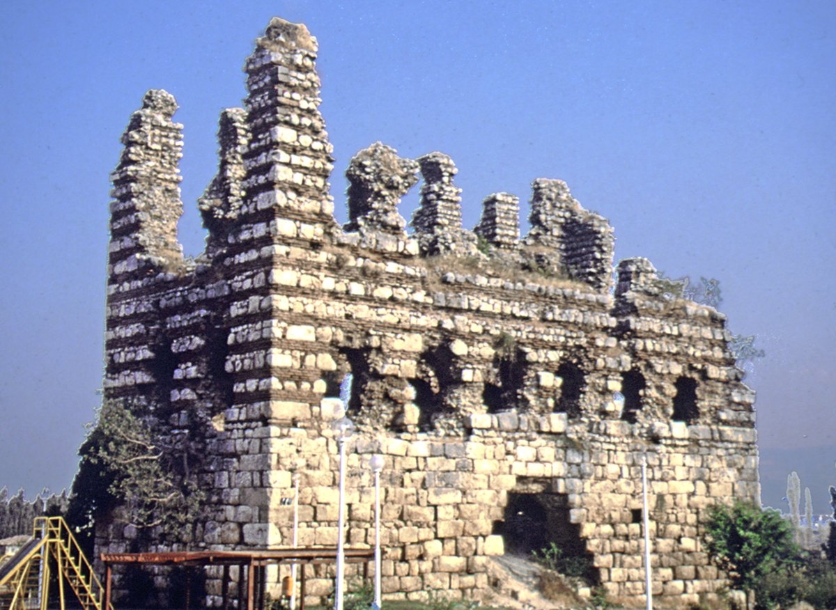 Laskarisler hânedanına aitsaray kalıntısı – Kemalpaşa/İzmir