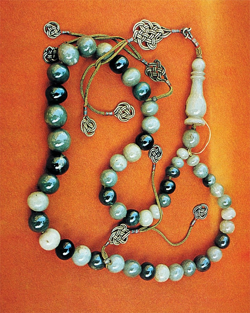 Yeşim taşından yapılmış tesbih