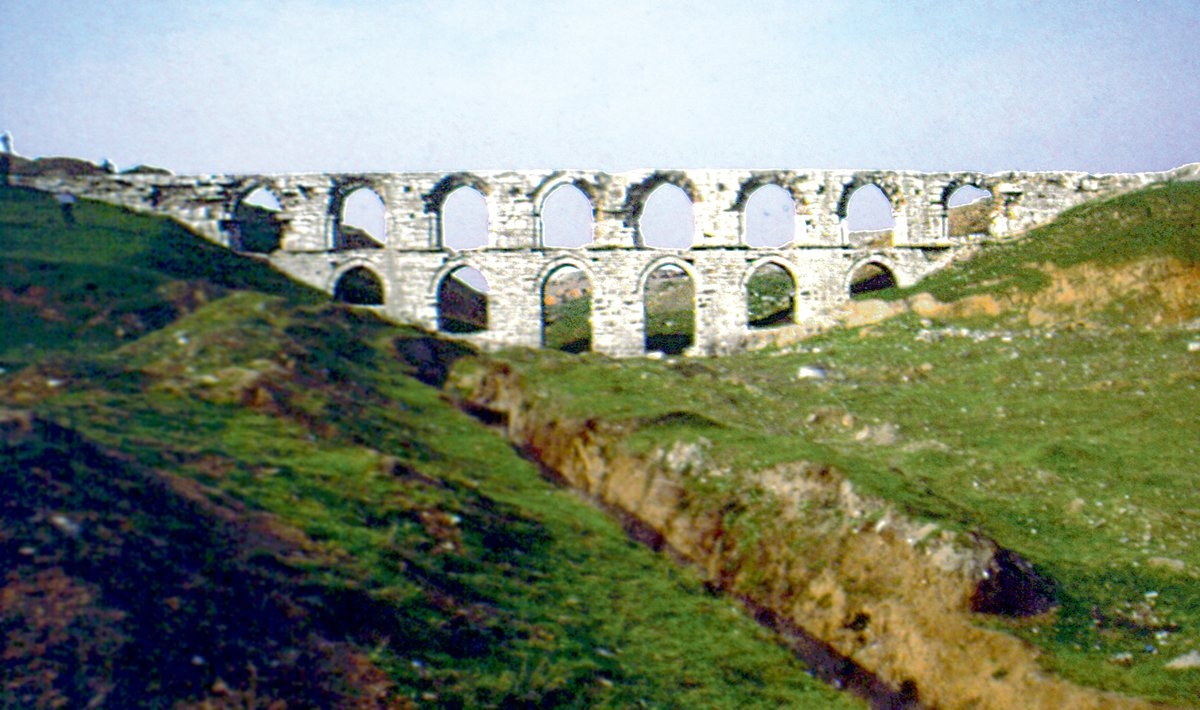 Beylik ve Süleymaniye su yolları üzerinde bulunan Ali Paşa Kemeri