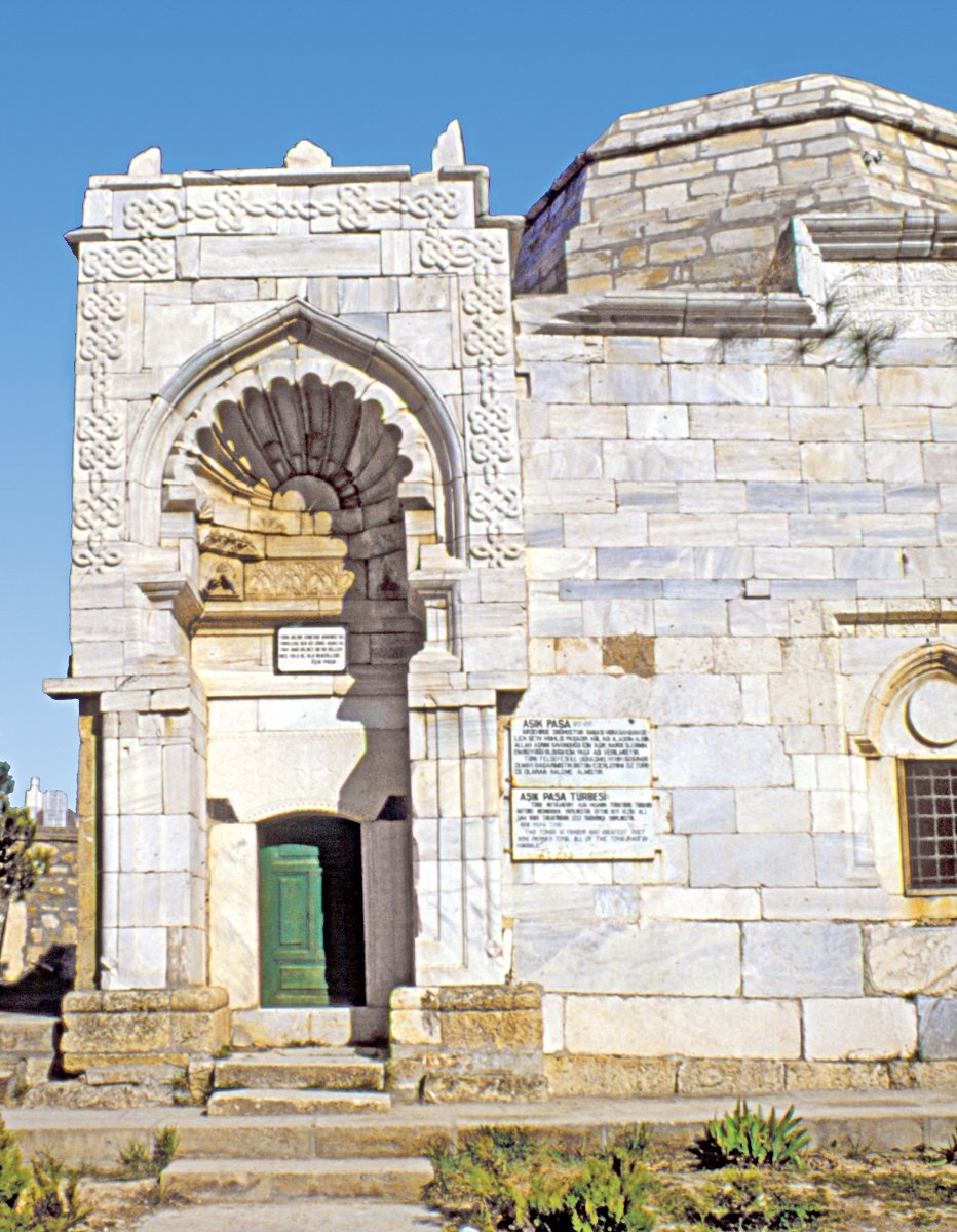 Âşık Paşa Türbesi’nin taçkapısı