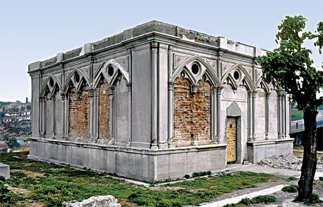 Mûsevî zengini Camando’nun İstanbul Hasköy’de neo-gotik üslûptaki mezarı