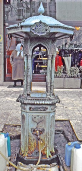 Göztepe’de dökme demir bir çeşme