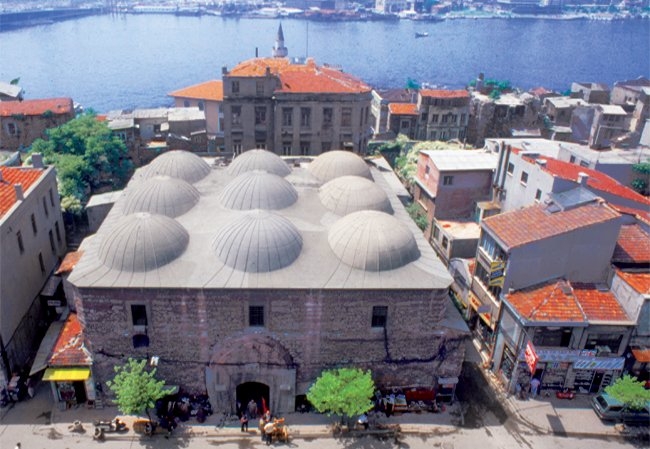 Perşembepazarı’nda Fâtih Sultan Mehmed devrine ait Galata Bedesteni – Beyoğlu/İstanbul