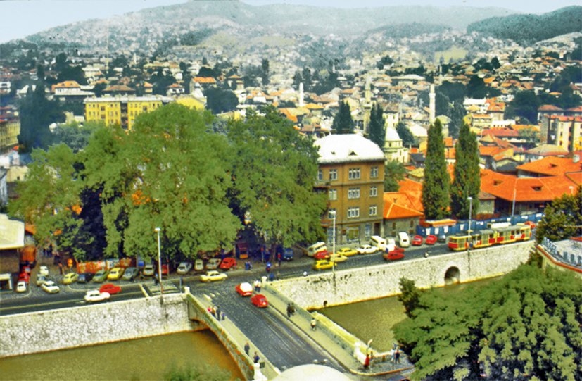 Tipik bir müslüman şehri olan Bosna-Hersek Cumhuriyeti’nin başşehri Saraybosna’dan bir görünüş