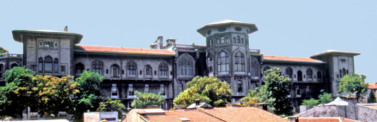 Günümüzde İstanbul Erkek Lisesi olarak kullanılan Cağaloğlu’ndaki Düyûn-ı Umûmiyye binası – Fatih/İstanbul