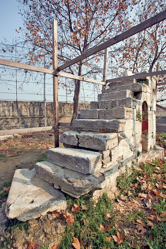 Okmeydanı Namazgâhı’nın kalıntıları