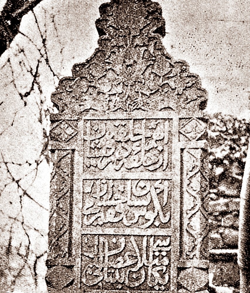 Molla Yegân’ın mezar taşı