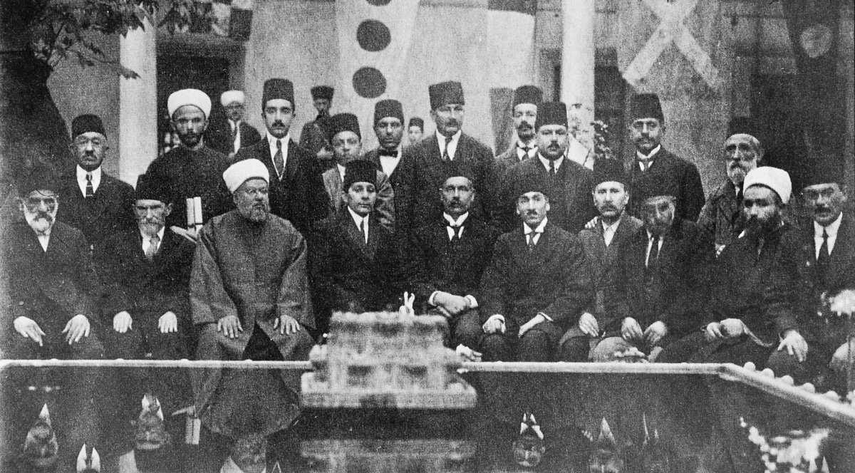 Medresetü’l-hattâtîn’in hoca ve öğrencilerinden bir grup