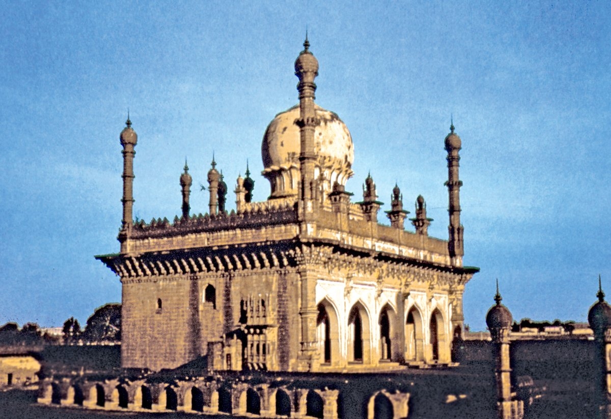 Âdilşâhîler dönemine ait İbrâhim Ravza Camii – Bîcâpûr/Hindistan