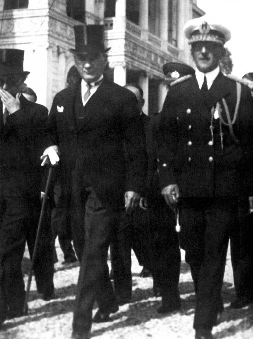 4 Ekim 1933 tarihinde İstanbul’a gelen Yugoslavya Kralı Aleksandar, Atatürk ile Dolmabahçe rıhtımında