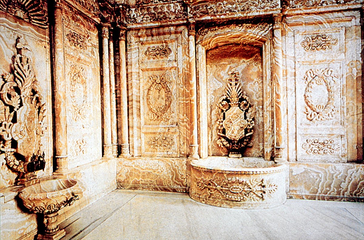 Dolmabahçe Sarayı’nın selâmlık hamamı – Beyoğlu/İstanbul