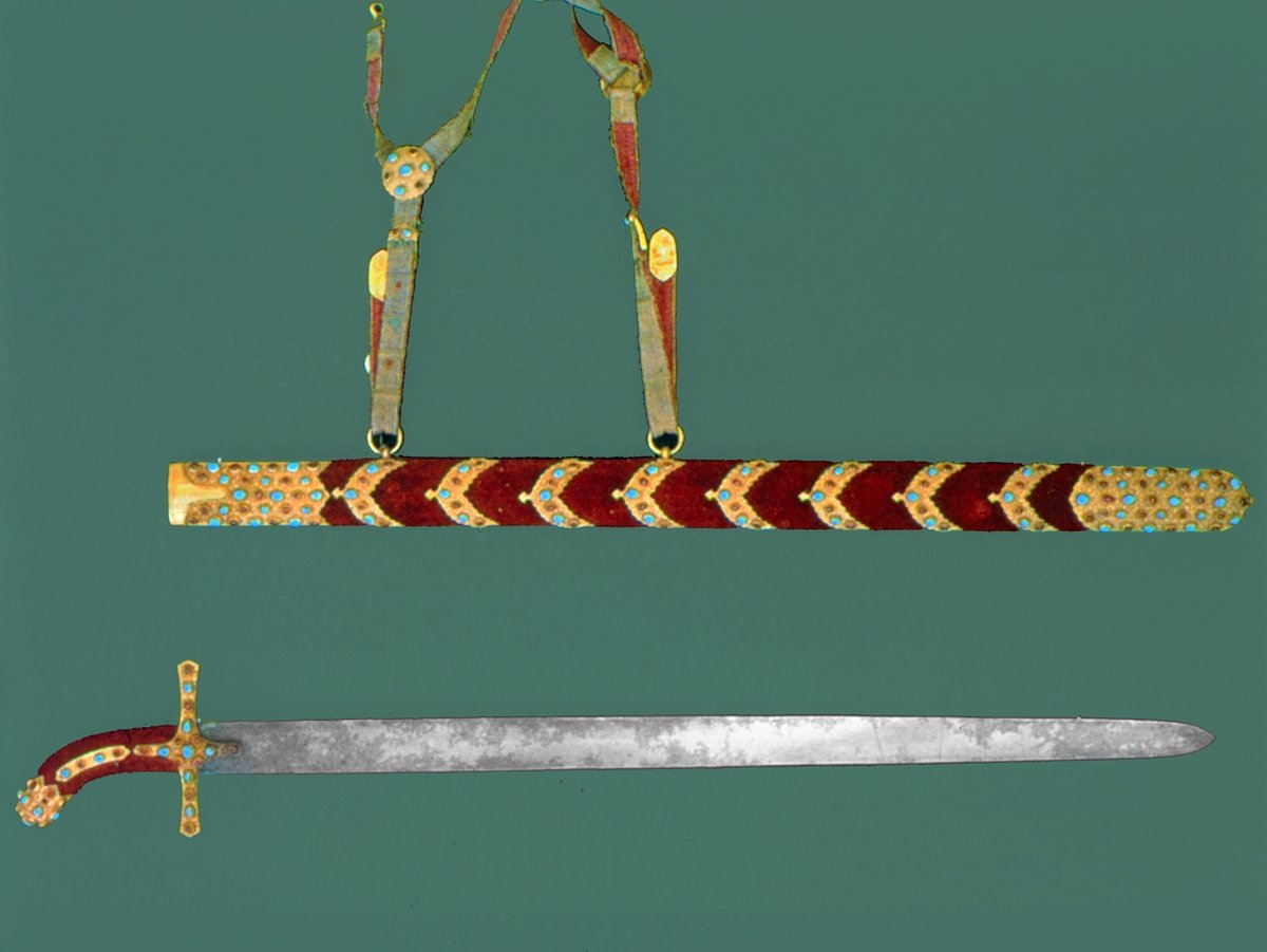 Hâlid b. Velîd’e ait olduğu söylenen kılıç ve kını (TSM, Mukaddes Emanetler, Envanter nr. 21/147)