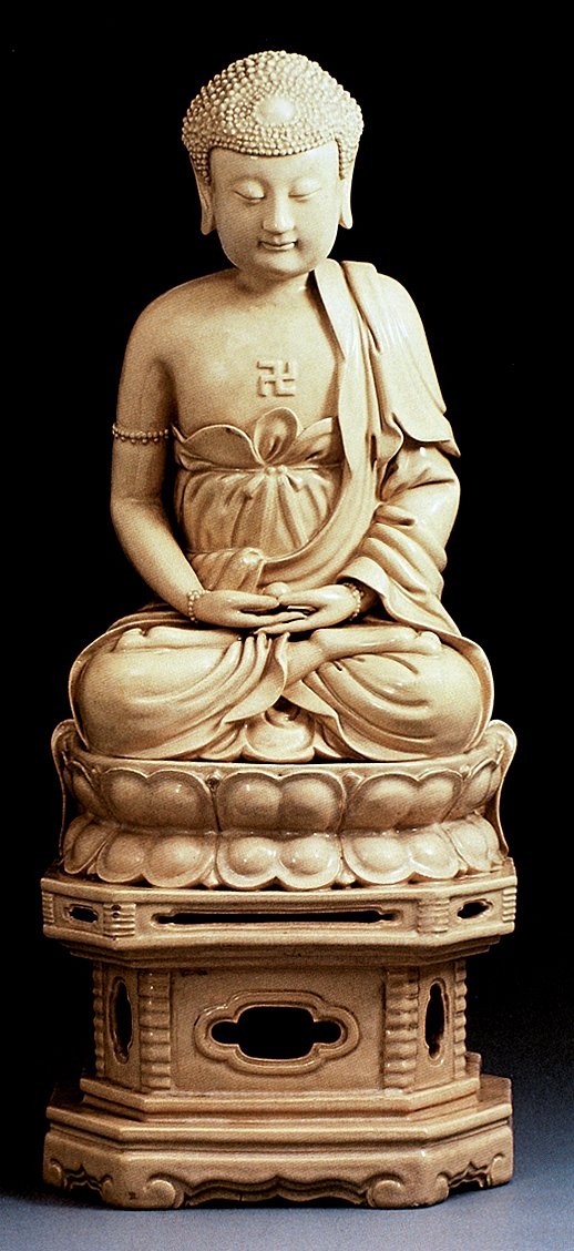 Buda’yı yoga yaparken tasvir eden Ming dönemine ait bir heykel (Çin Ulusal Müzesi, Envanter nr. 14.5)