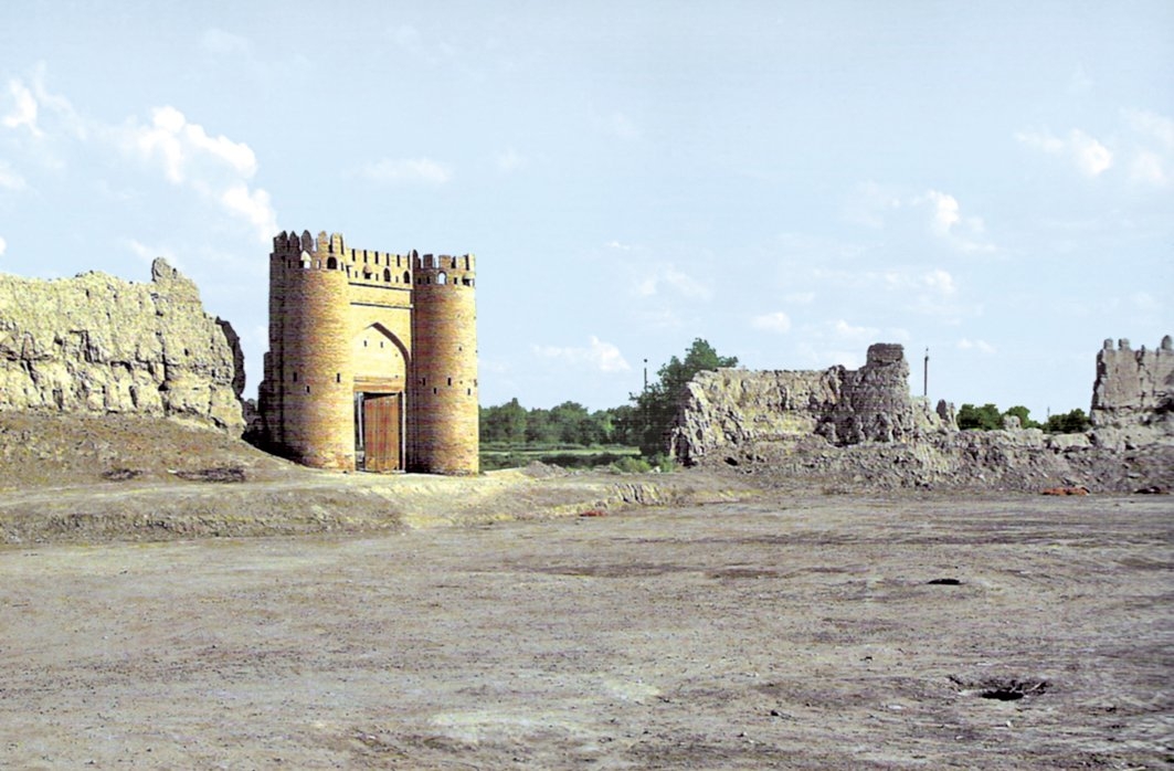 Buhara Kalesi’ne ait sur kalıntıları veŞeyh Celâl Kapısı – Özbekistan