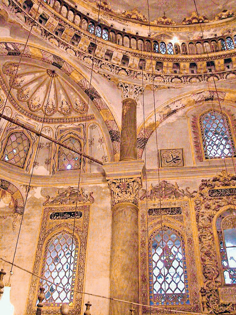 Şumnu’da Şerif Halil Paşa Camii harimindenbir detay (Stephan Lewis fotoğraf arşivi)