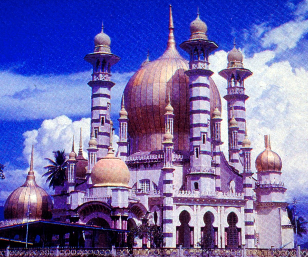 Hint mimarisi üslûbunda inşa edilen Ubûdiye Camii – Kuala Lumpur/Malezya
