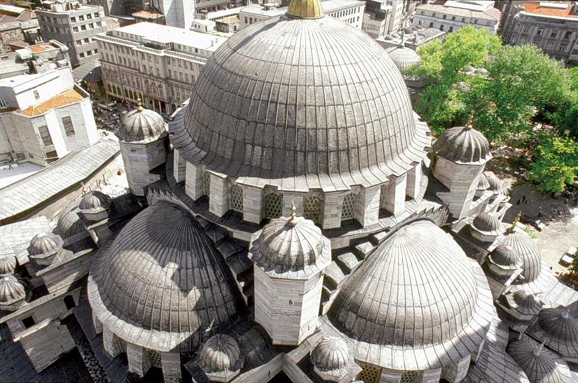 Yenicami örtü sisteminin minareden görünüşü