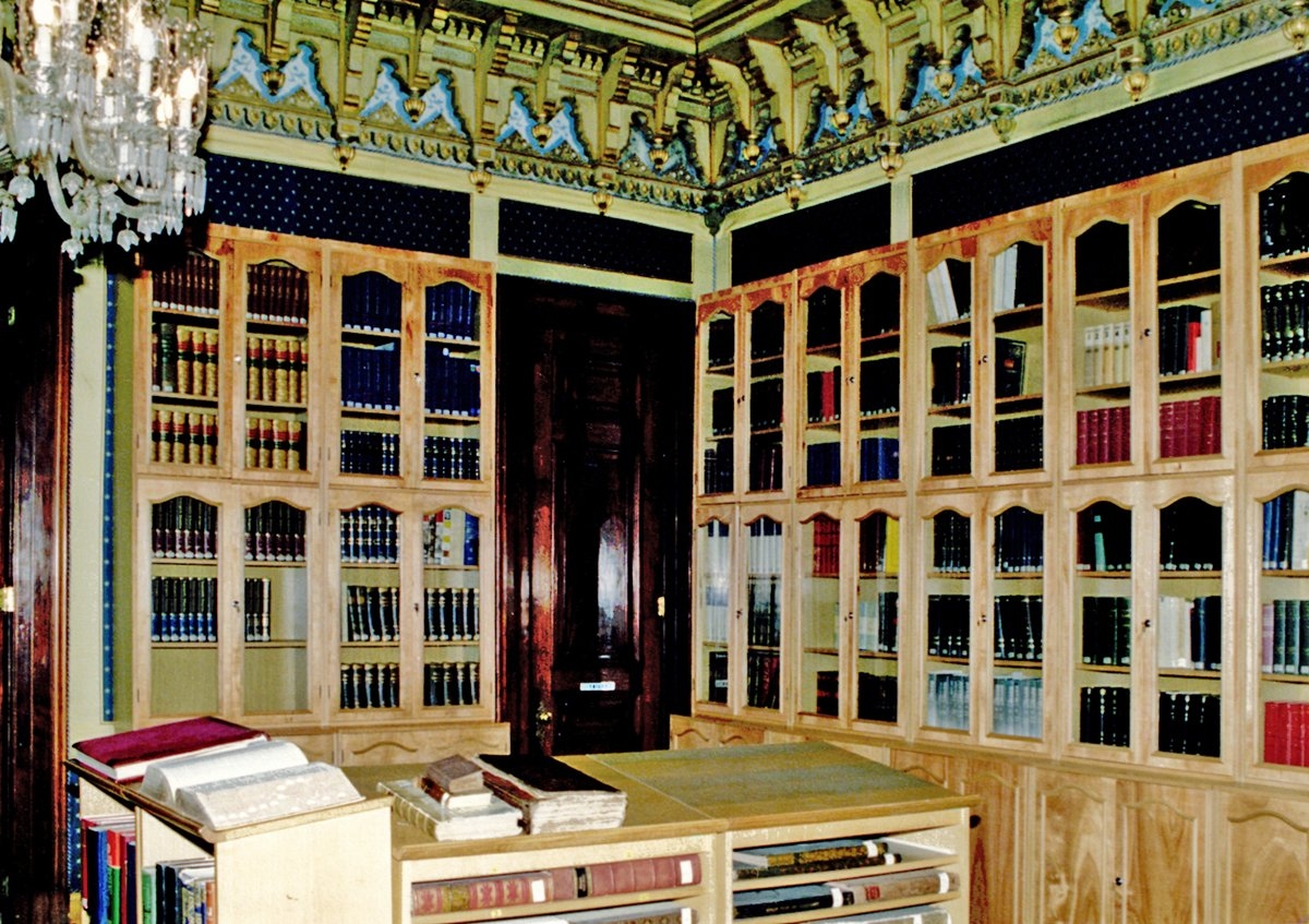 İslâm Tarih, Sanat ve Kültür Araştırma Merkezi Kütüphanesi’nin içinden bir görünüş