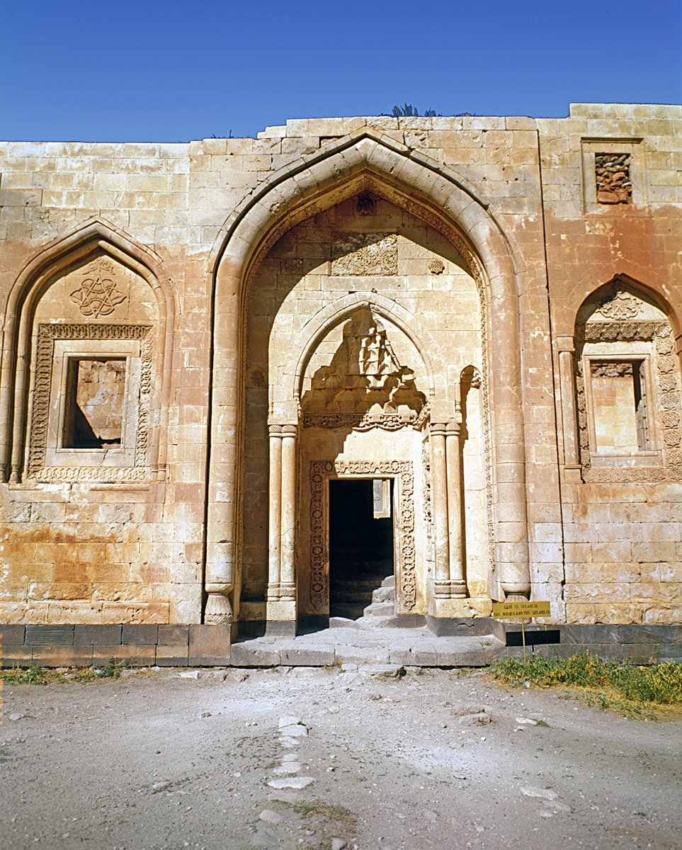İshak Paşa Sarayı’nın selâmlık kapısı