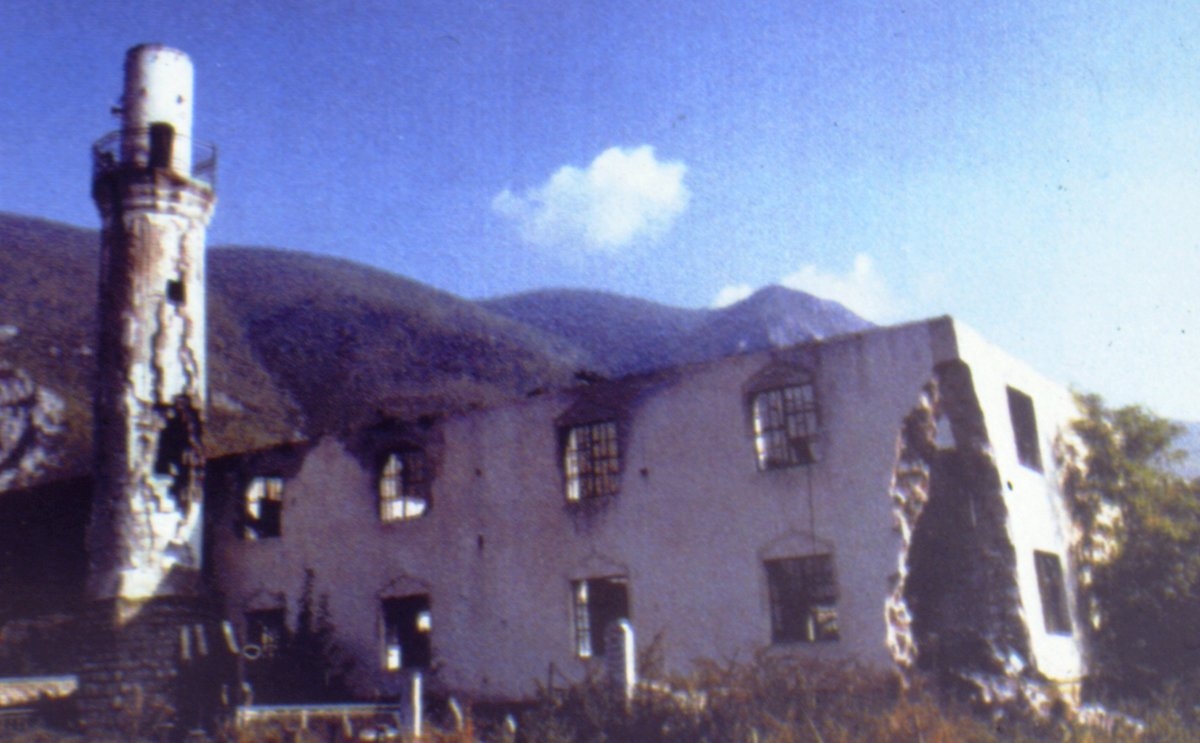 İstog’da (Kosova) Nisan 1999’da Sırplar tarafından tahrip edilen bir cami
