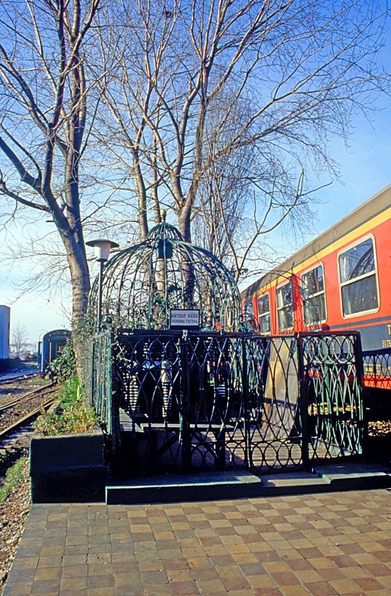Haydarpaşa’da Lâhûtî Abdullah Baba Türbesi