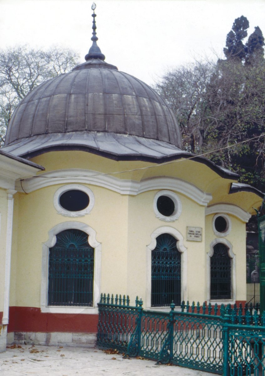 Koca Mustafa Paşa Külliyesi içindeki Sâliha Hatun Türbesi