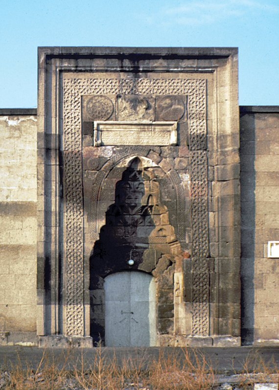 Gevher Nesibe Dârüşşifâsı’nın taçkapısı