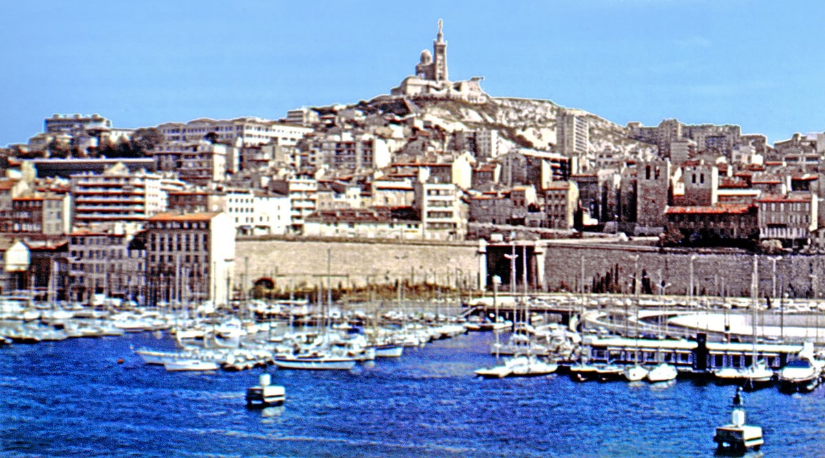 Fransa’nın Akdeniz’daki ünlü liman şehri Marsilya’dan bir görünüş