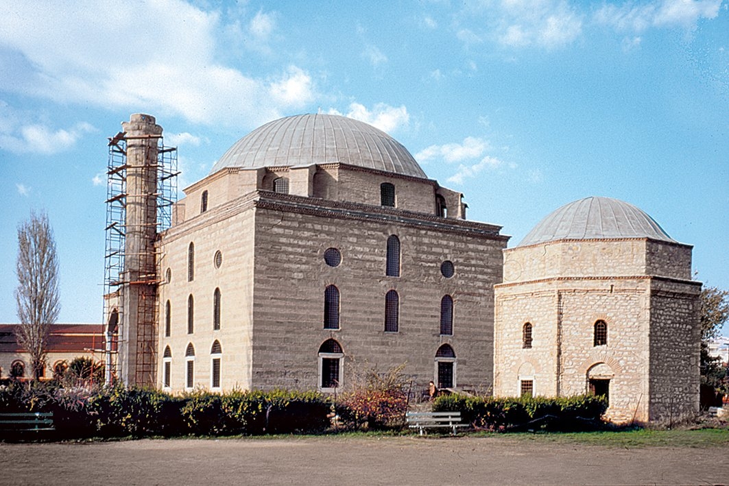 Tırhala’da Osman Şah Camii ve Türbesi