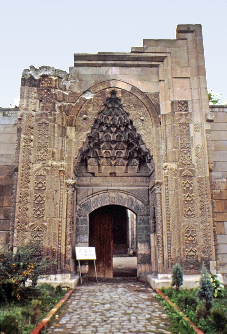 Amasya Dârüşşifâsı’nın taç kapısı