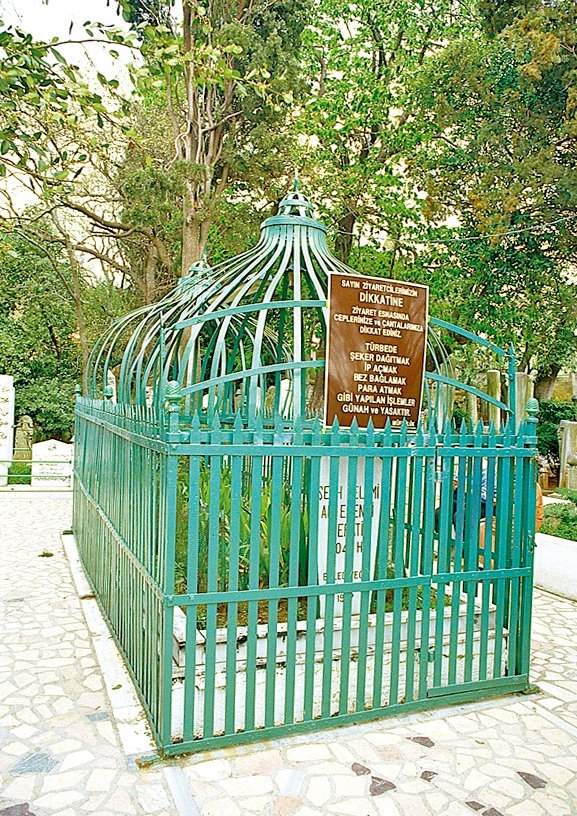 Selâmi Ali Efendi’nin tekke avlusundaki açık türbesi (Çamlıca/İstanbul)