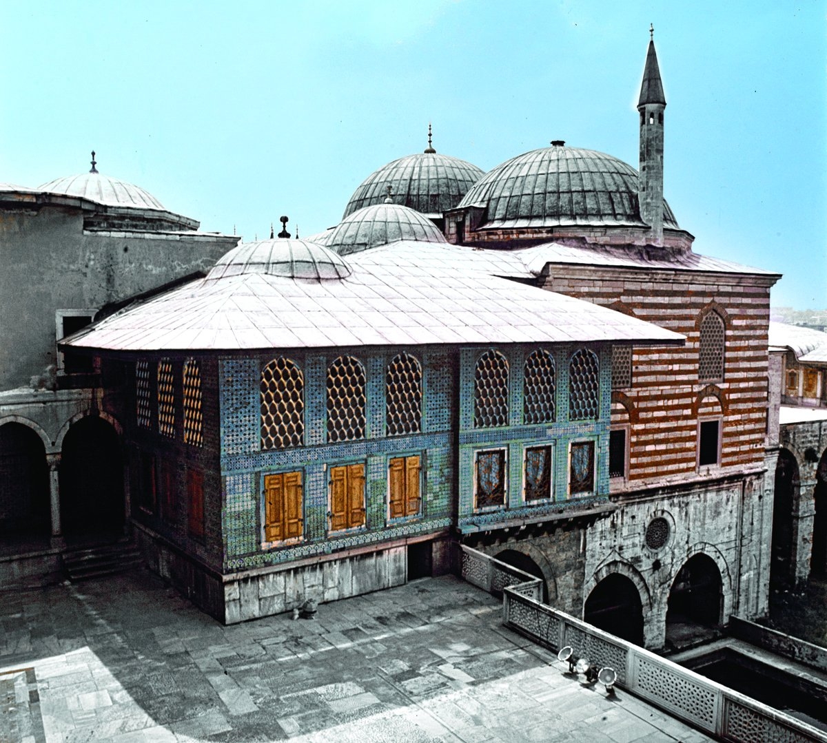 Topkapı Sarayı’ndaIII. Murad Köşkü ile bitişiğindeki Çifte Kasırlar